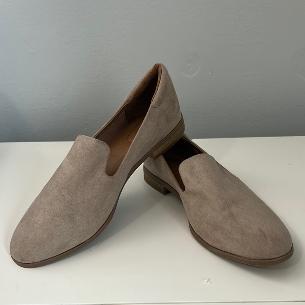 Universal Thread Tan Slip-On Loafers